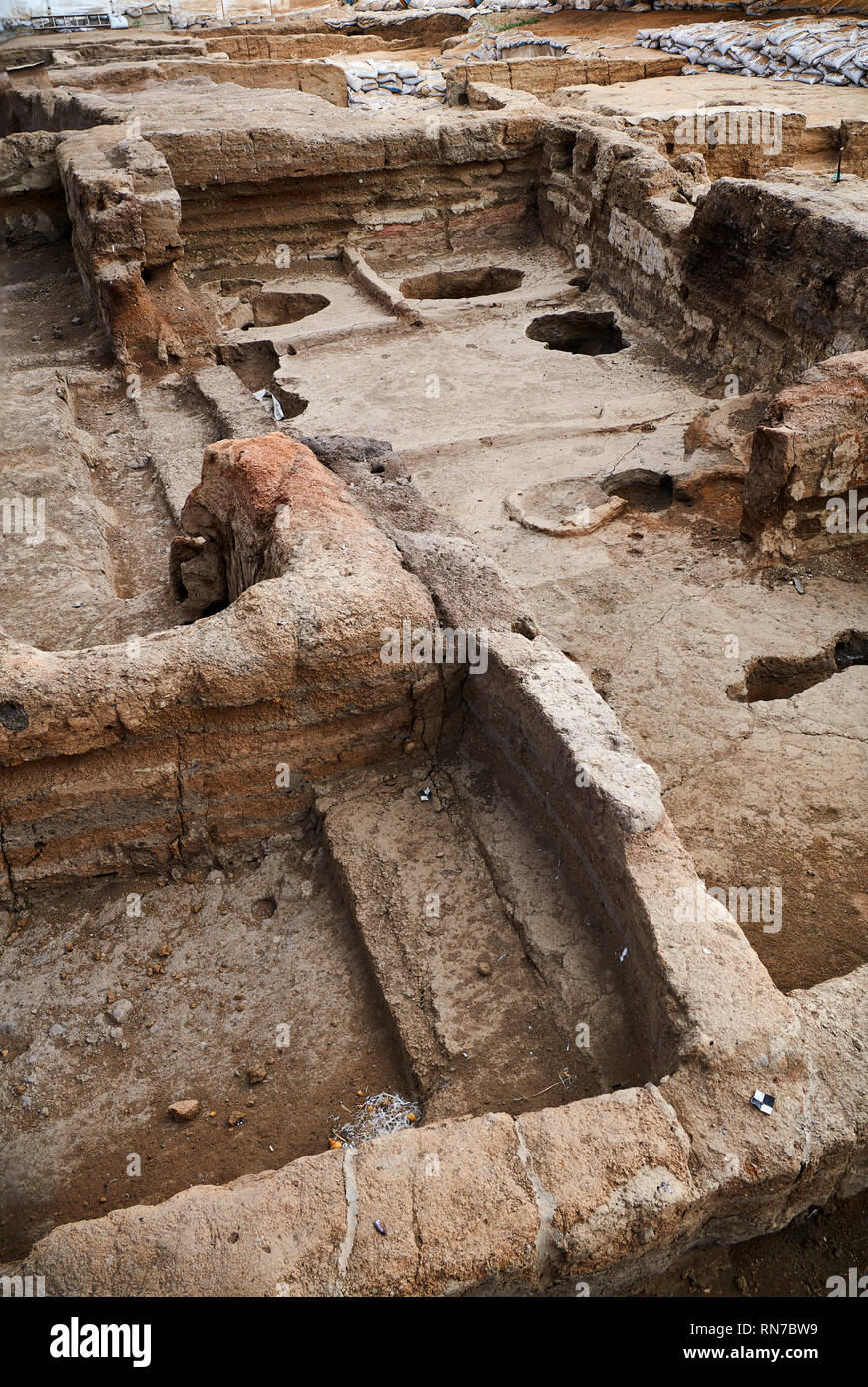 Neolithic remains of mud brick houses walls of the north ecavation area, Catalyhoyuk Archaeological Site, Çumra, Konya, Turkey Stock Photo