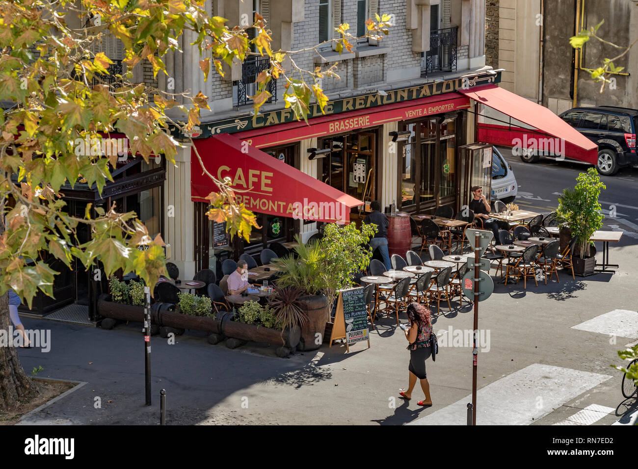 Restaurant awning paris hi-res stock photography and images - Alamy