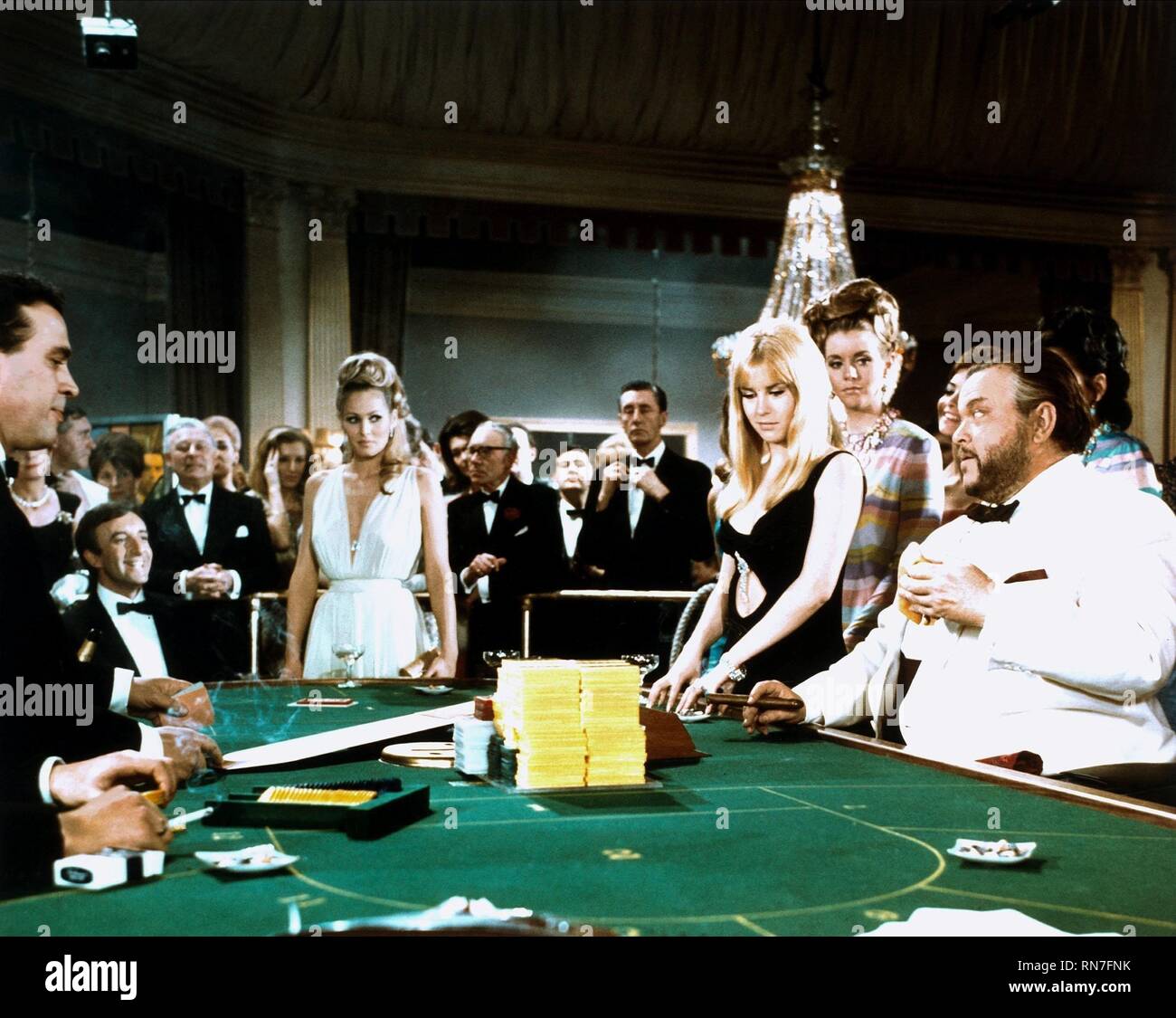 SELLERS,ANDRESS,WELLES, CASINO ROYALE, 1967 Stock Photo
