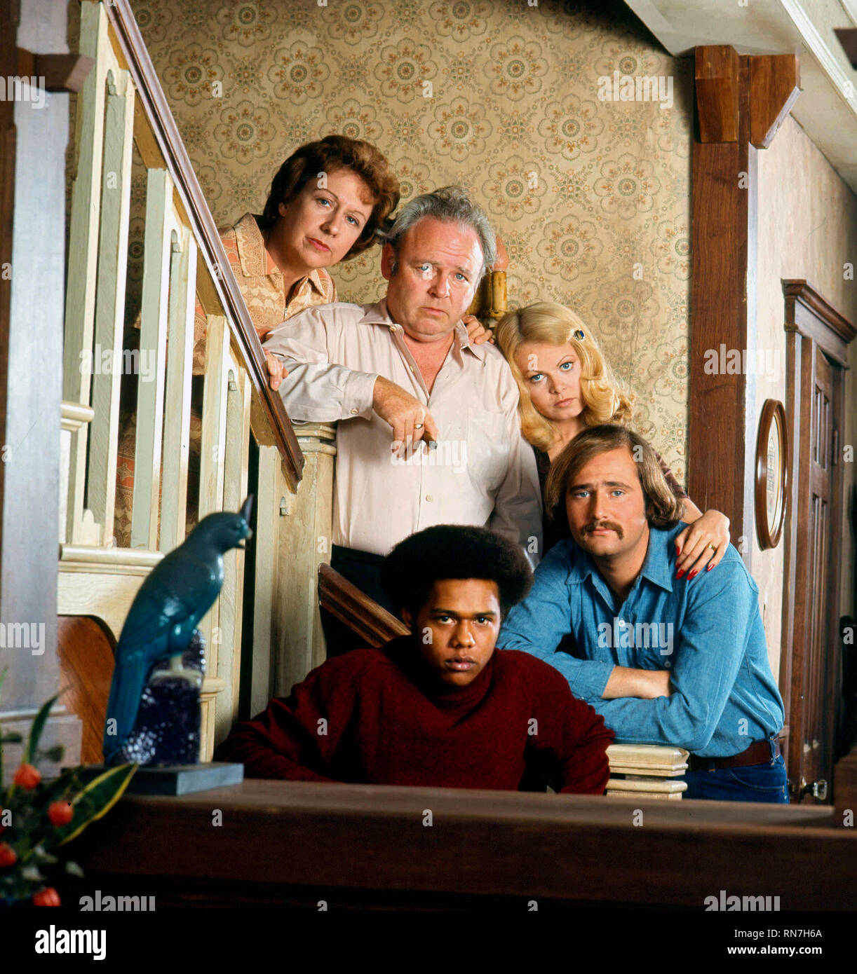 JEAN STAPLETON, CARROLL O'CONNOR, MIKE EVANS, SALLY STRUTHERS,ROB REINER, ALL IN THE FAMILY, 1971 Stock Photo