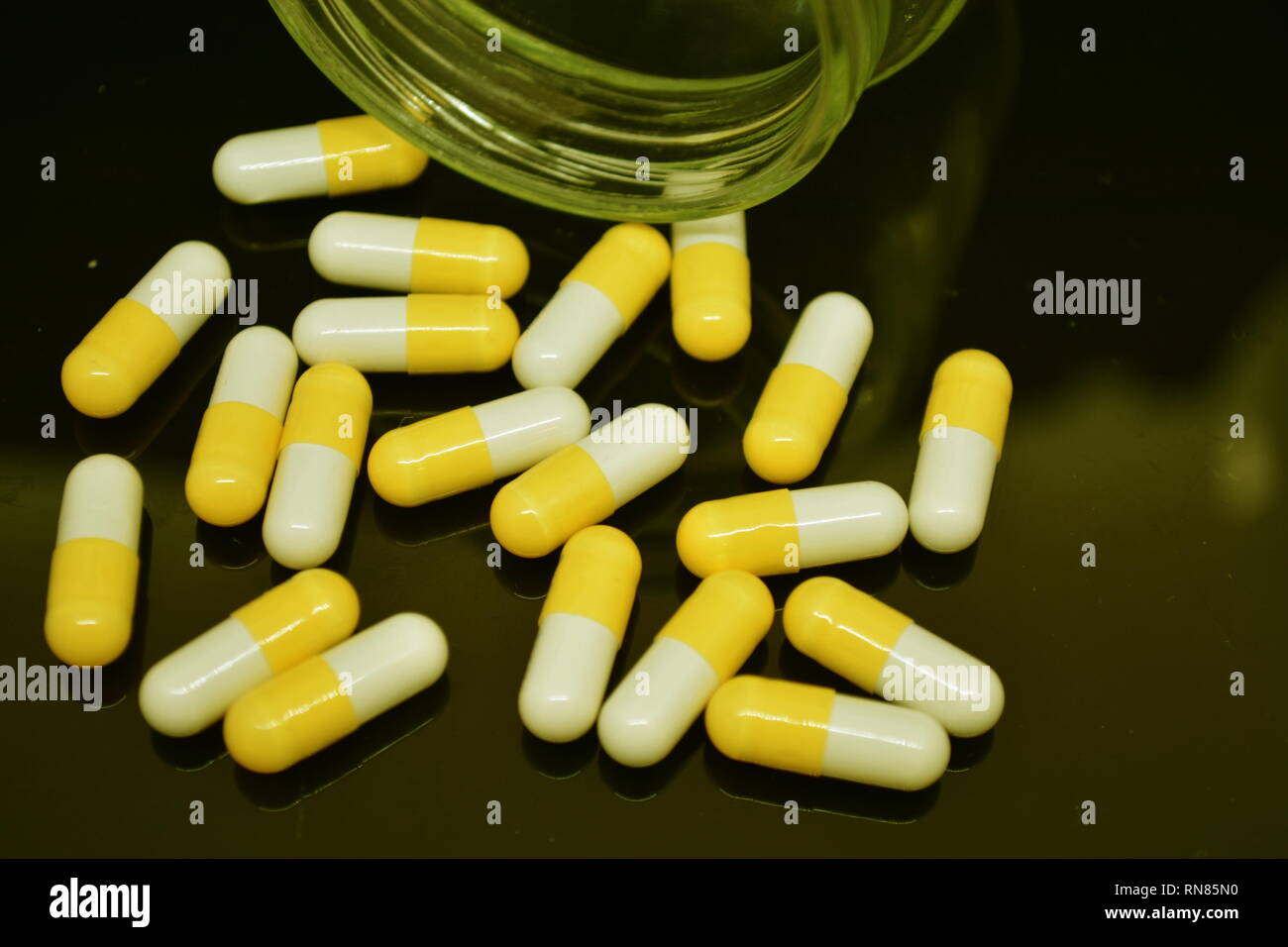 medicine pill capsule pharmacy dose doctor Stock Photo Alamy