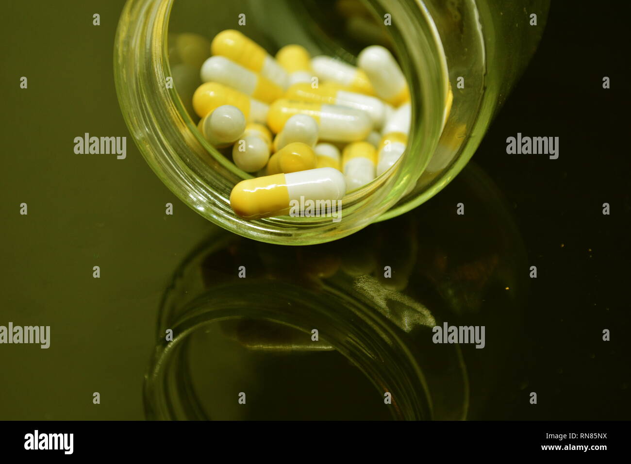 medicine pill capsule pharmacy dose doctor Stock Photo Alamy