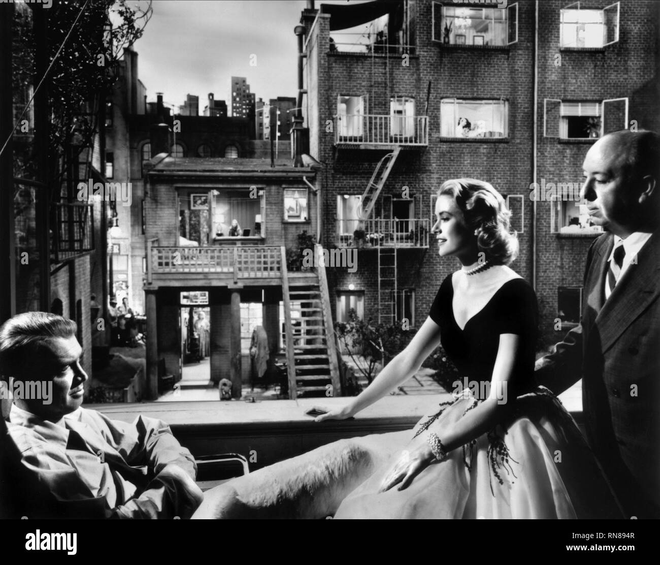 STEWART,KELLY,HITCHCOCK, REAR WINDOW, 1954 Stock Photo