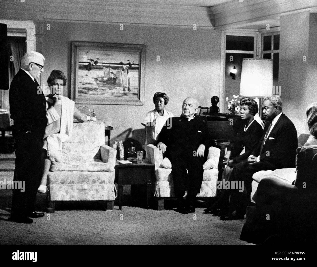 SPENCER TRACY, KATHARINE HEPBURN, ISABEL SANFORD, CECIL KELLAWAY, BEAH RICHARDS, ROY GLENN,SIDNEY POITIER, GUESS WHO'S COMING TO DINNER, 1967 Stock Photo