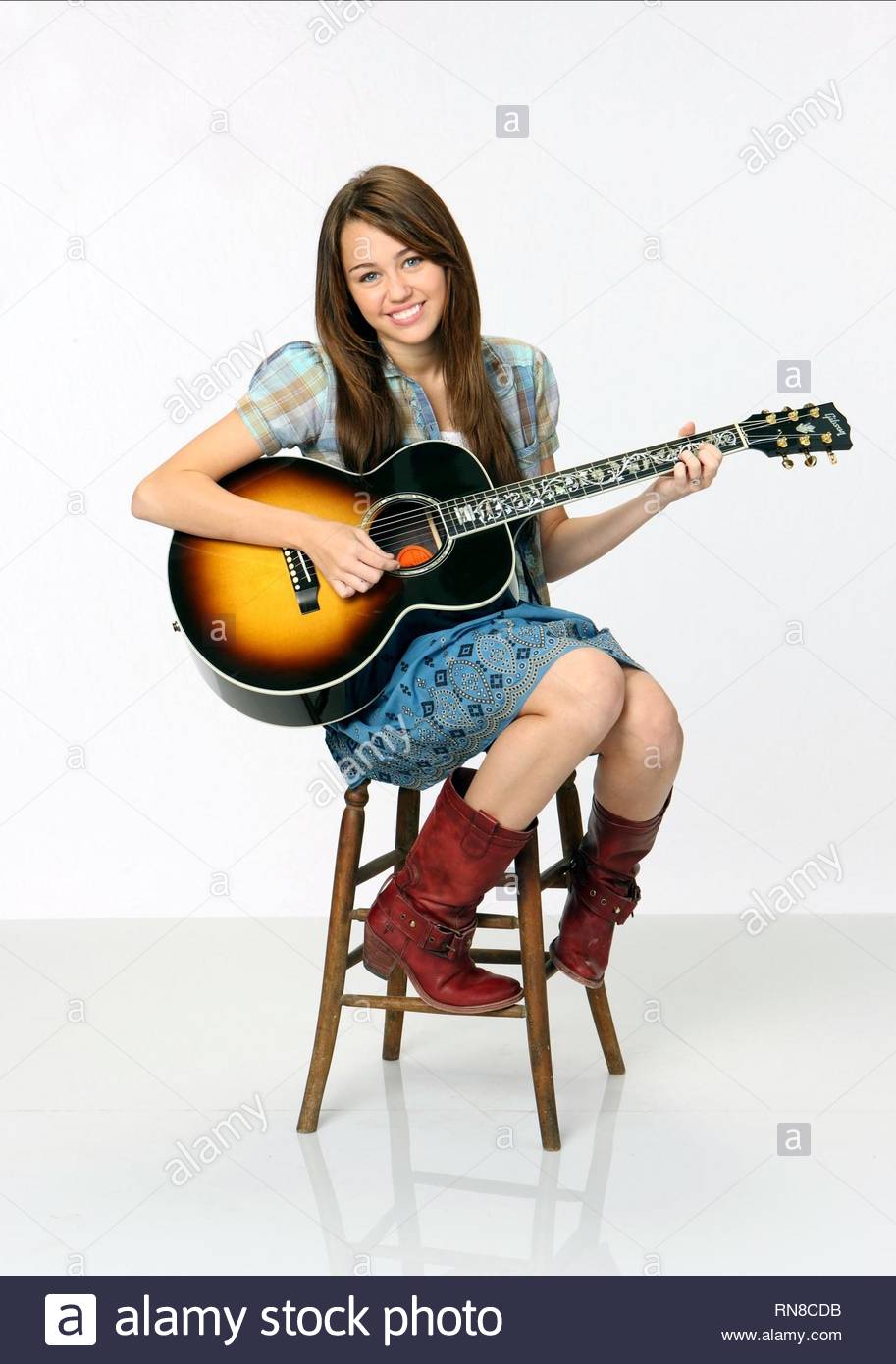 Hannah Montana High Resolution Stock Photography And Images Alamy Hannah Montana High Resolution Stock Photography And Images Alamy