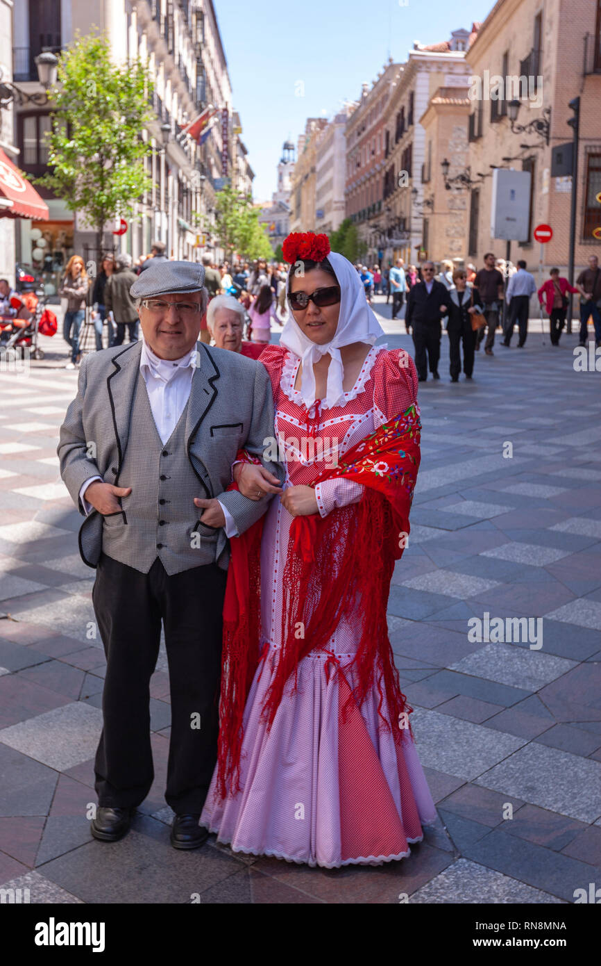 Couple wearing traditional san isidro madrid costumes hi-res stock  photography and images - Alamy