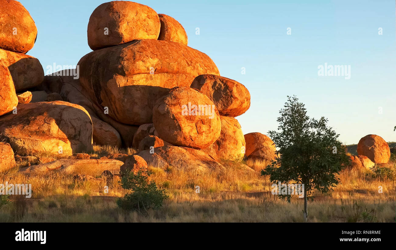 Close Up Of The Devil S Marbles In Australia S Northern Territory At Sunrise Stock Photo Alamy alamy