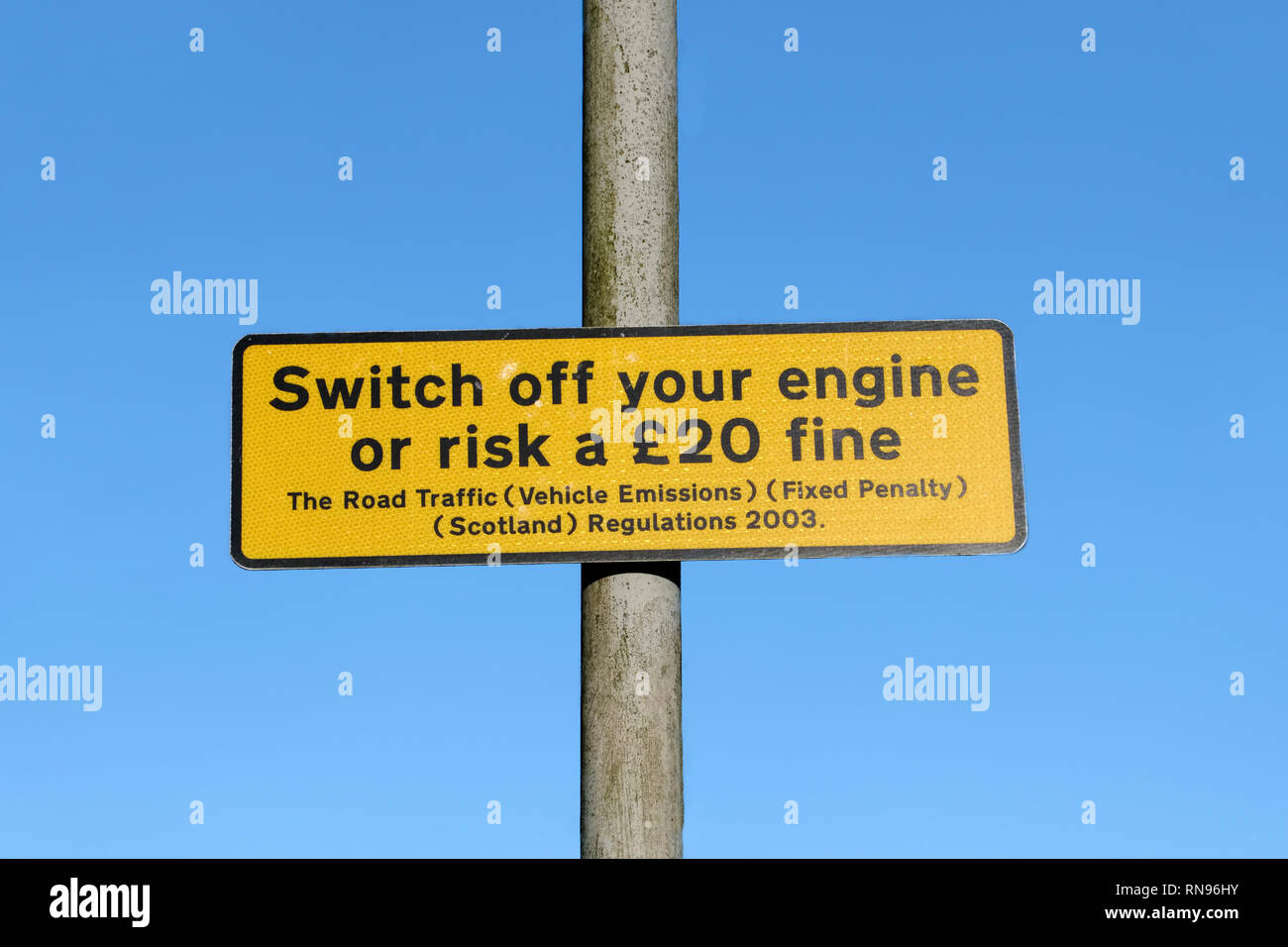 No vehicle idle engine idling fixed penalty fine car emissions pollution act sign Stock Photo