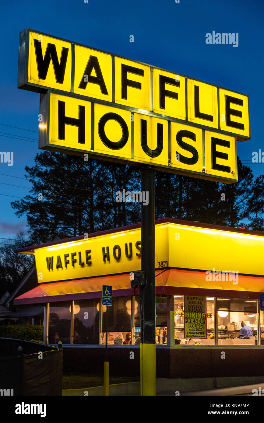 Waffle House restaurant in Snellville, Georgia. The 24 hour Waffle House restaurant chain is a cultural icon in the American South. (USA) Stock Photo