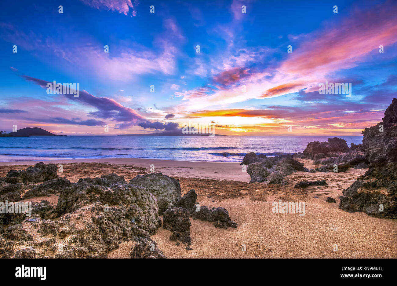 Sunset kapalua maui hawaii hi-res stock photography and images - Alamy