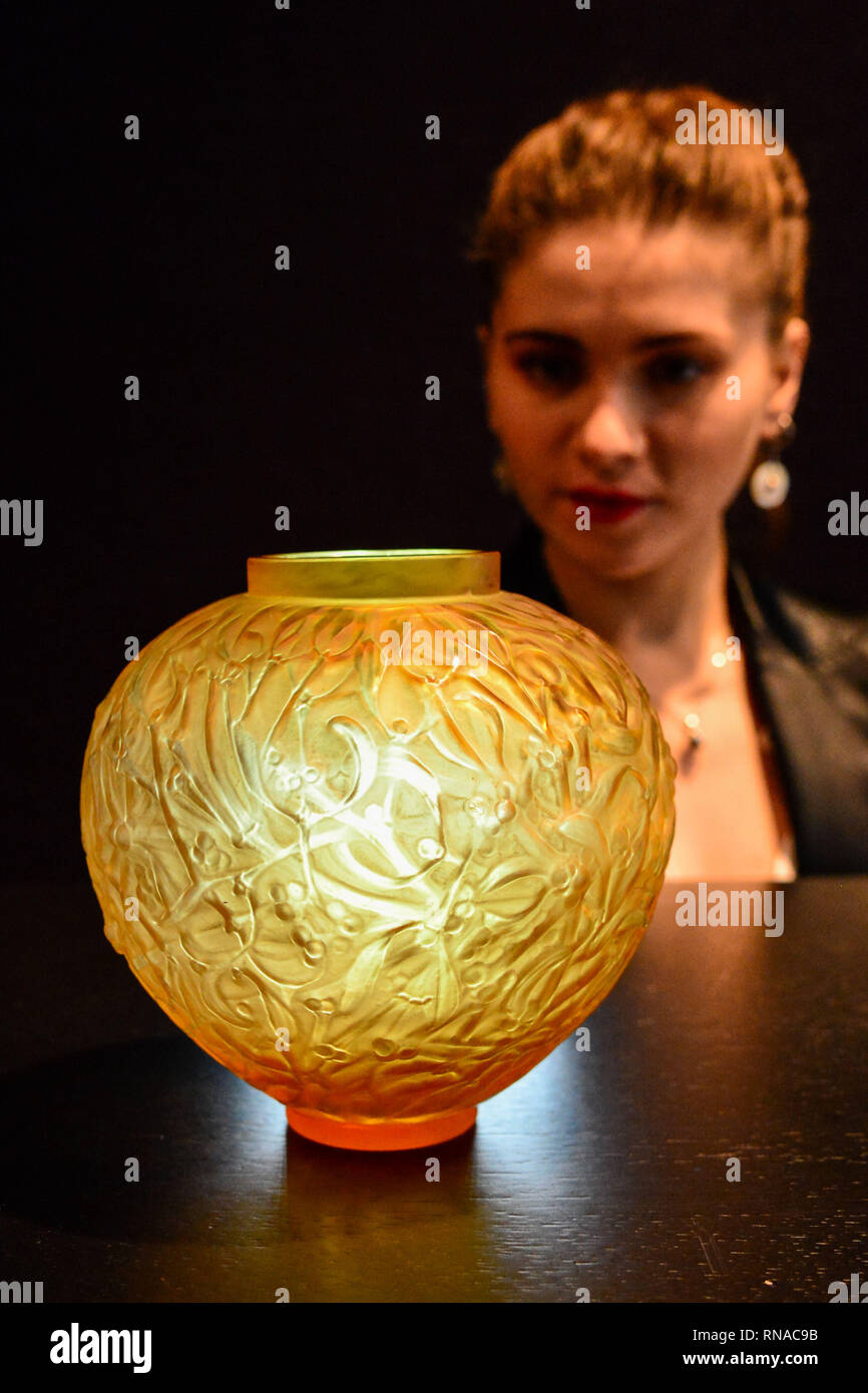 Lalique vase hires stock photography and images Alamy