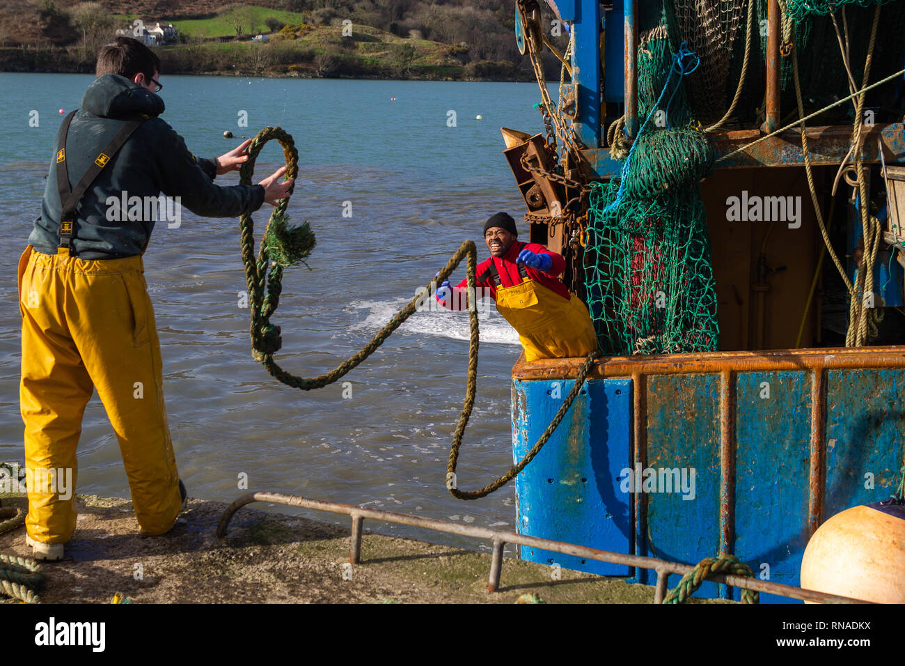 Prawn Rope Crewmen throwing mooring rope hi-res stock photography and images - Alamy
