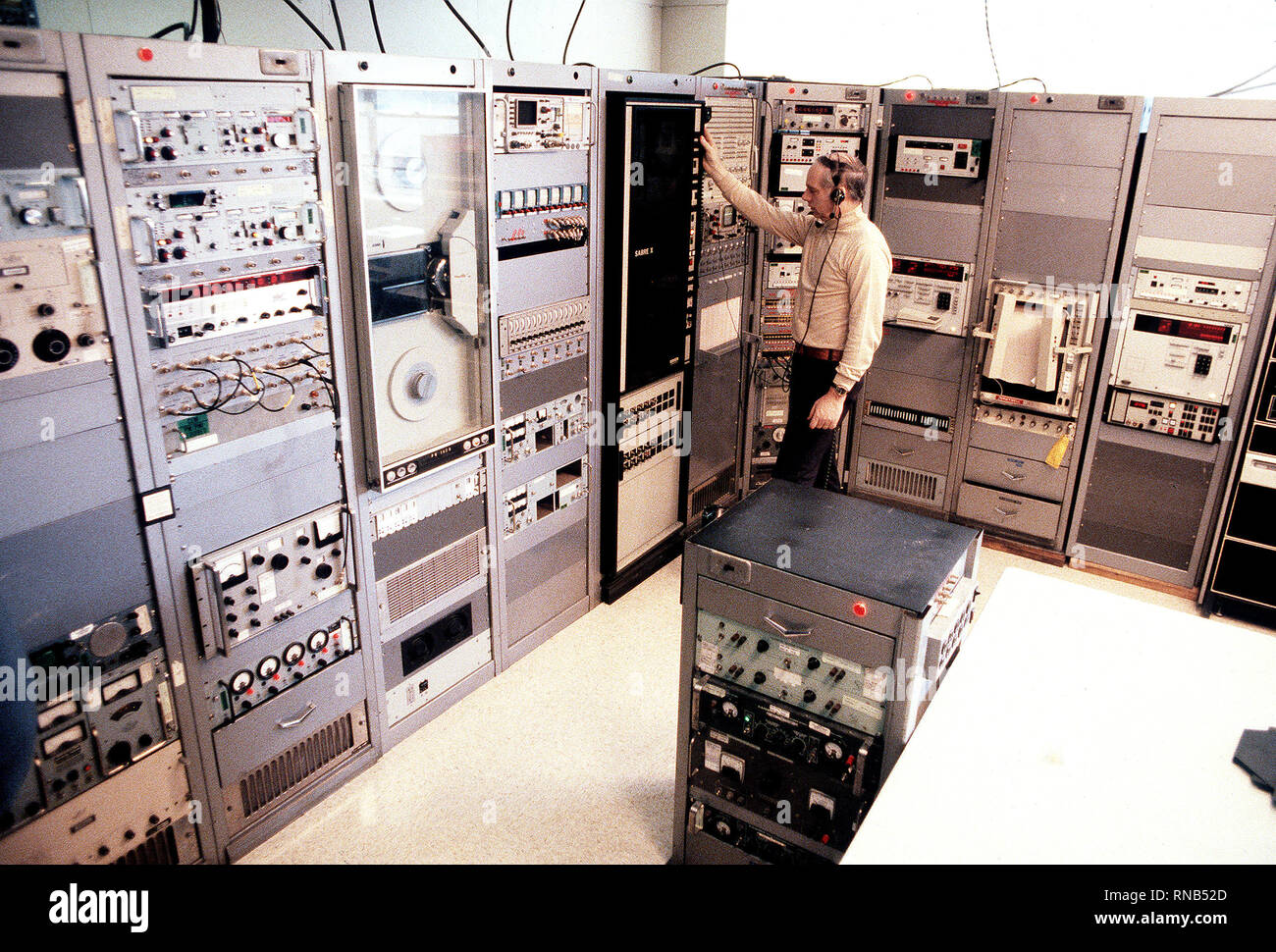 Ebend Hiscock works on a computer panel in the Telemetry Room, Air Force Geophysics Laboratory (AFGL). Stock Photo