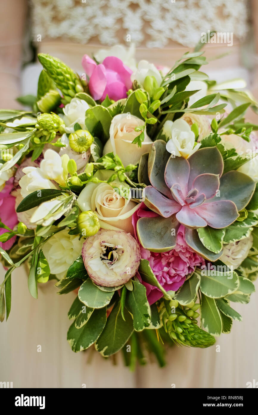 Cotton and roses in a wedding bouquet Stock Photo - Alamy