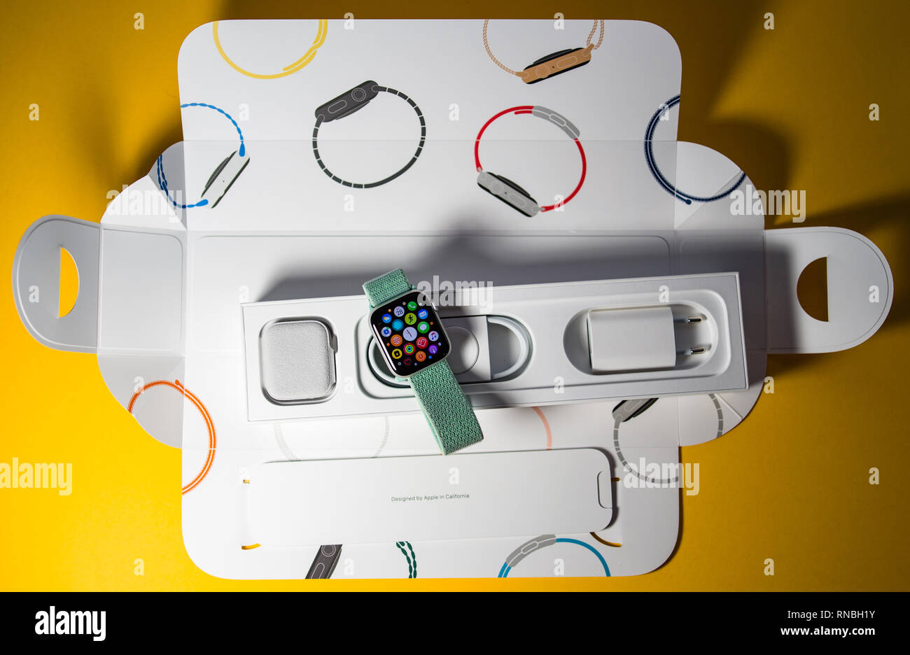 Apple watch unboxing series 4 sales