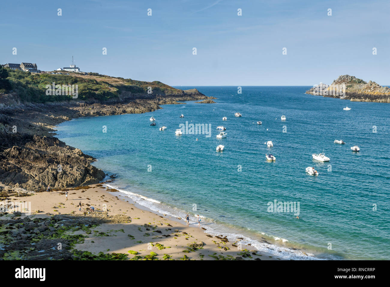 France, Ille et Vilaine, Cote d'Emeraude (Emerald Coast), Cancale, Pointe du Grouin, cove view from the coast path GR34 // France, Ille-et-Vilaine (35 Stock Photo