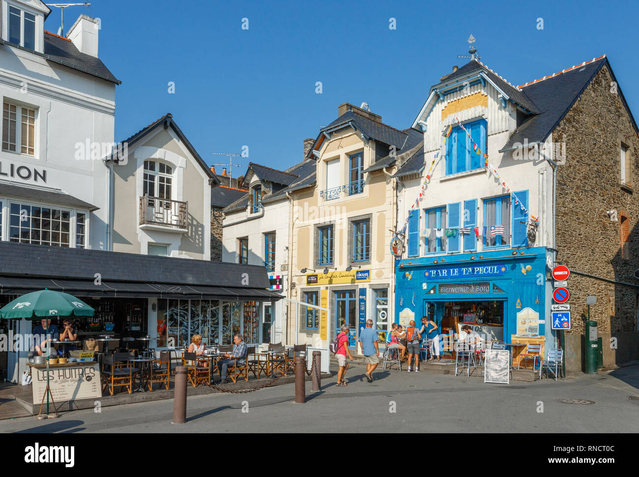 France, Ille et Vilaine, Cote d'Emeraude (Emerald Coast), Cancale, bars on Place du Calvaire // France, Ille-et-Vilaine (35), Côte d'Émeraude, Cancale Stock Photo