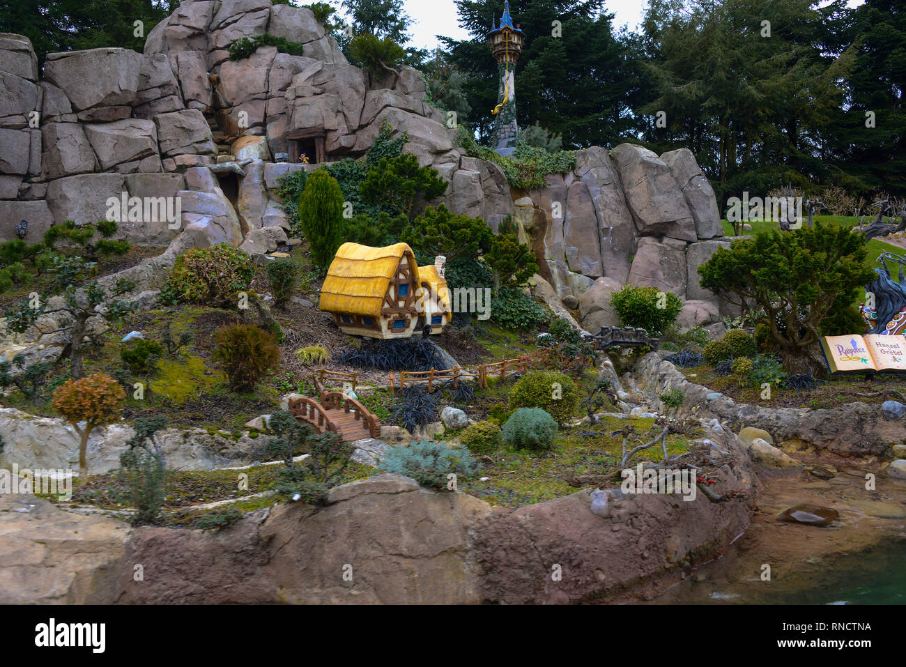 Disneyland paris mickey minnie mouse hi-res stock photography and ...