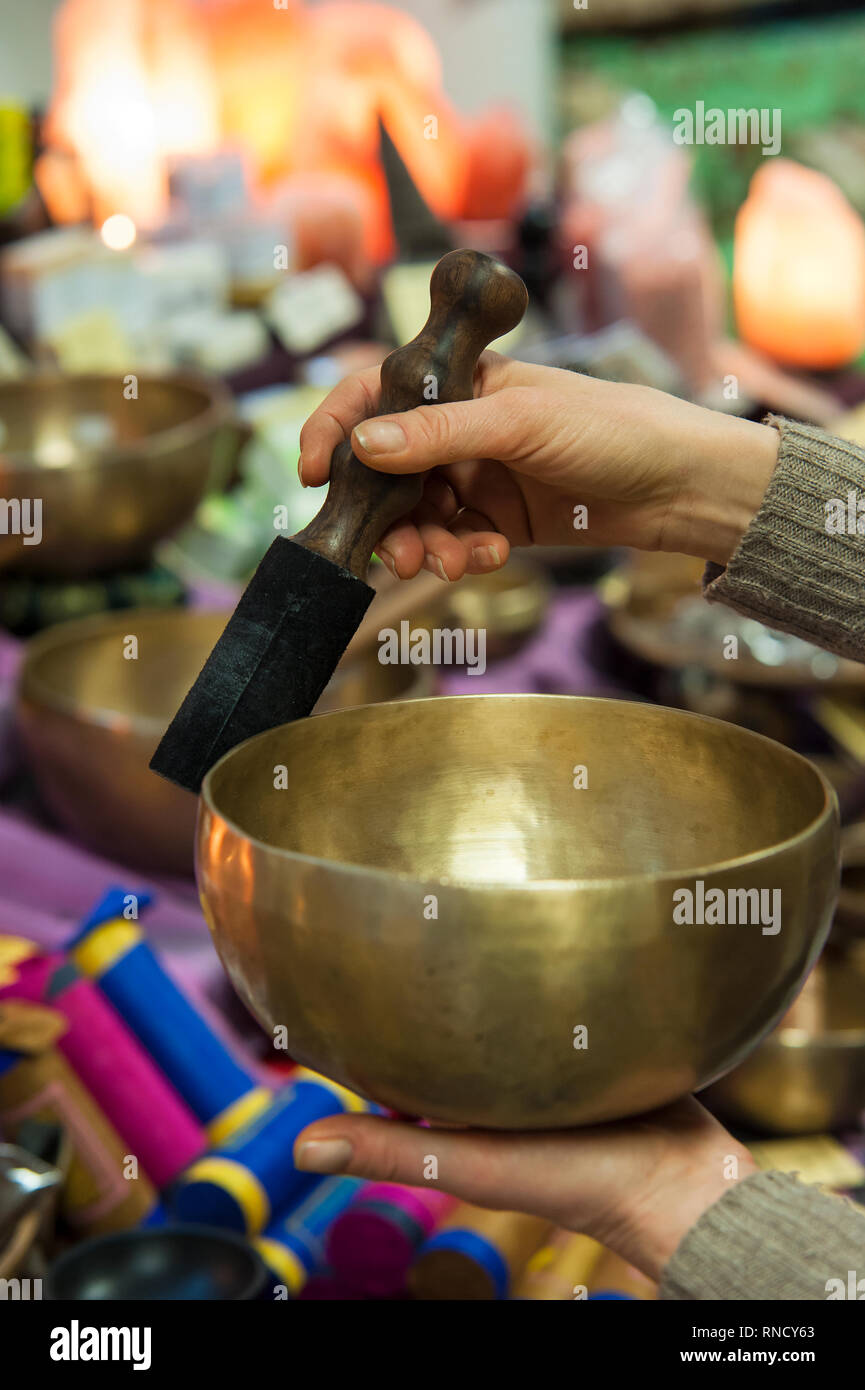 the Tibetan singing bowl spreads its low vibration Stock Photo