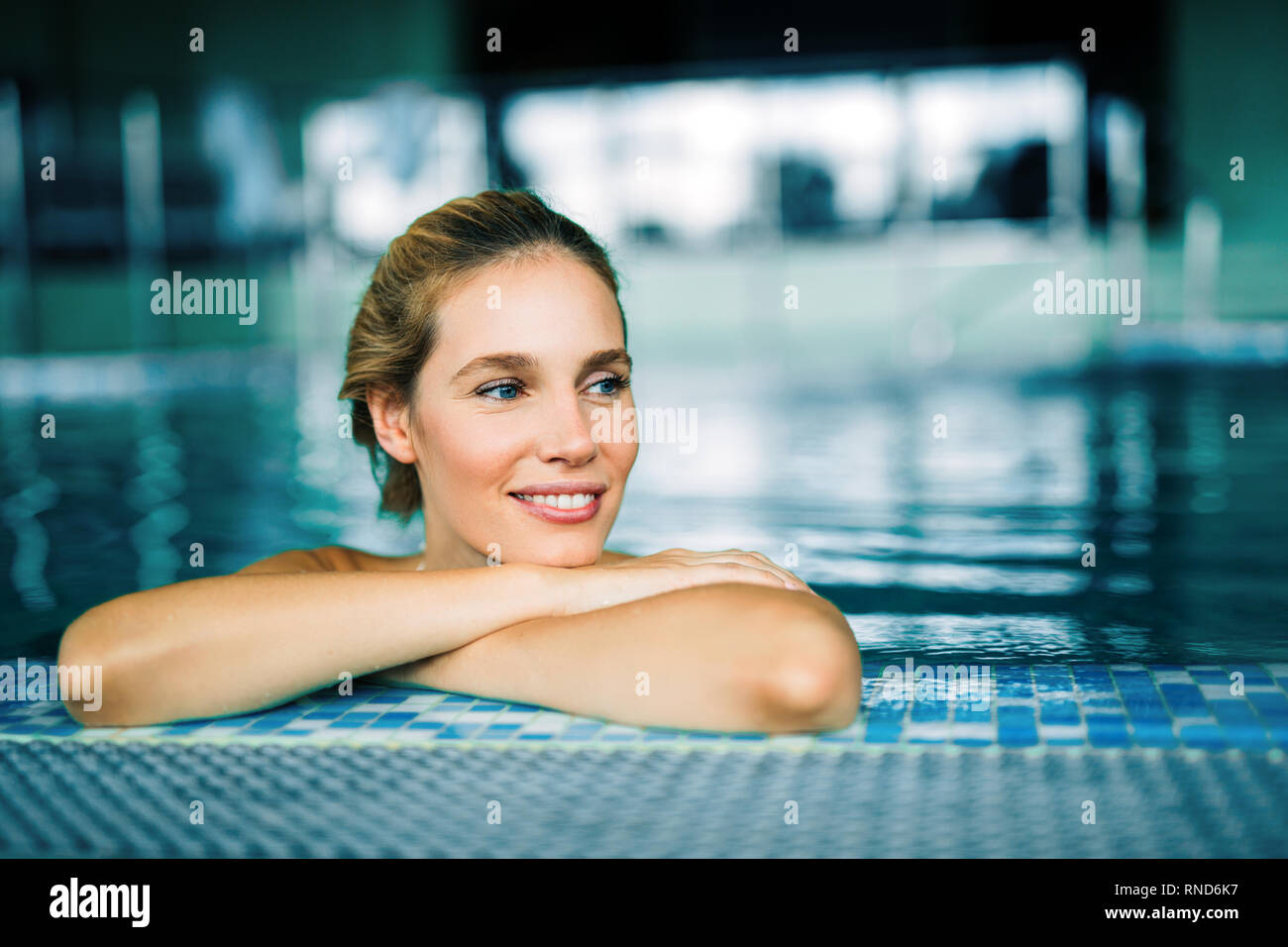 Portrait of beautiful woman relaxing in swimming pool Stock Photo - Alamy
