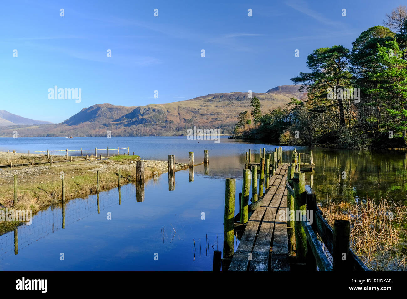 Wooden Jetty at Abbot's Bay on Derwent Water Stock Photo Alamy
