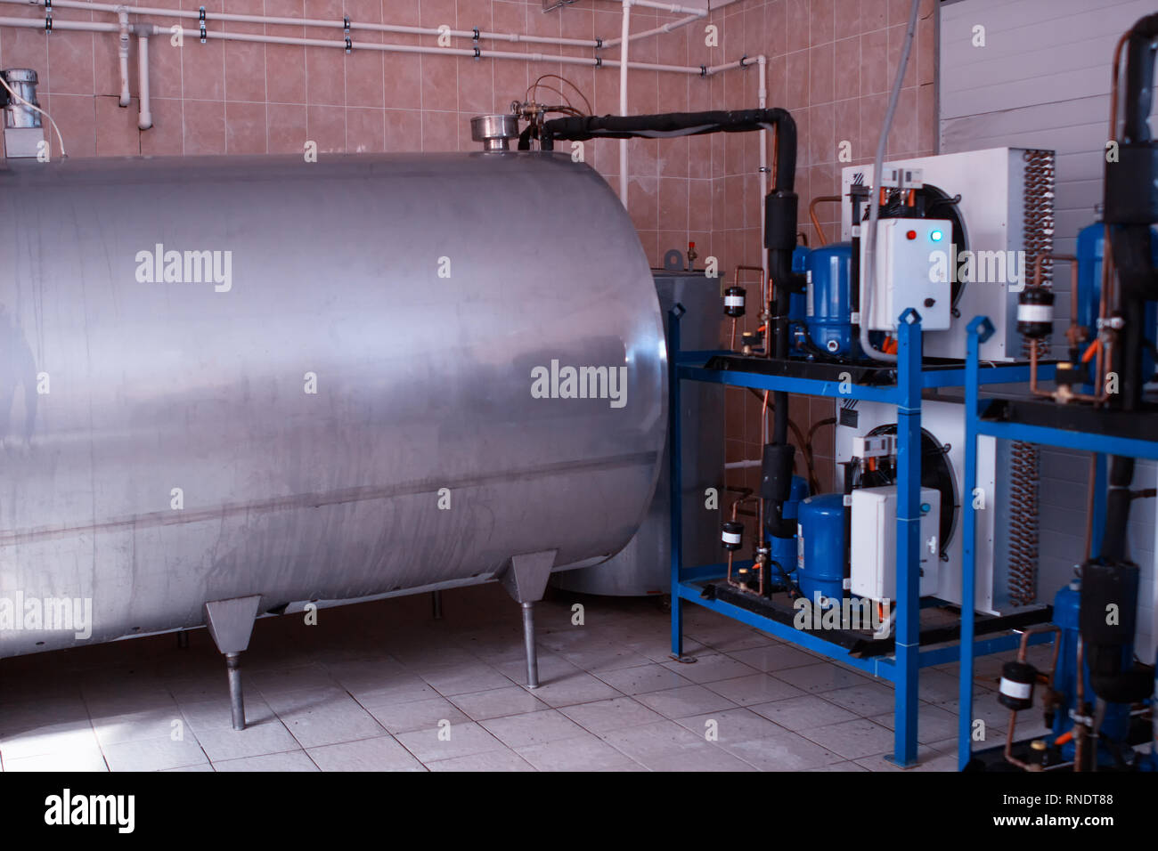 Milk storage tank hires stock photography and images Alamy