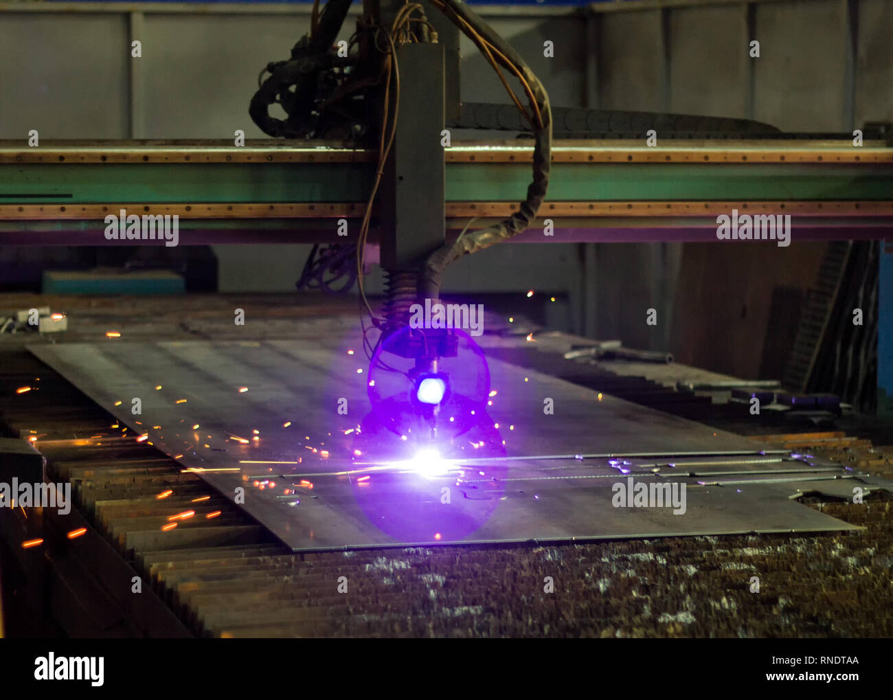 Machine for modern automatic plasma laser cutting of metals, plasma