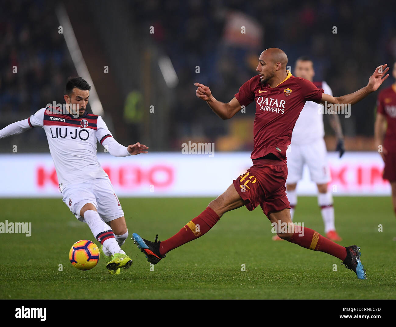 Rome, Italy. 18th Feb, 2019. Roma's Steven Nzonzi (R) vies with Bologna's Nicola Sansone during a Serie A soccer match between AS Roma and Bologna in Rome, Italy, Feb. 18, 2019. Rome won 2-1. Credit: Alberto Lingria/Xinhua/Alamy Live News Stock Photo