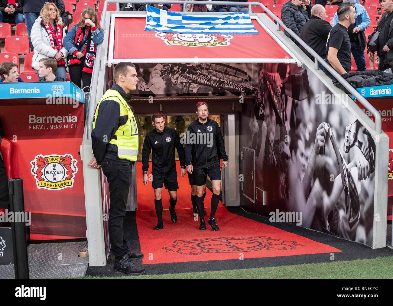 Feature, referee Markus Schmidt enters the stadium through the tunnel,  refereegespann, football 1.Bundesliga, 22.matchday, Bayer 04 Leverkusen (LEV)  - Fortuna Dusseldorf (D) 2: 0, on 17.02.2019 in Leverkusen/Germany. ## DFL  regulations prohibit