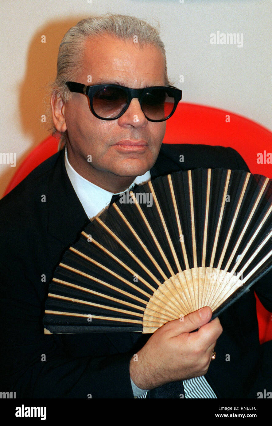 Karl lagerfeld fan hi-res stock photography and images - Alamy