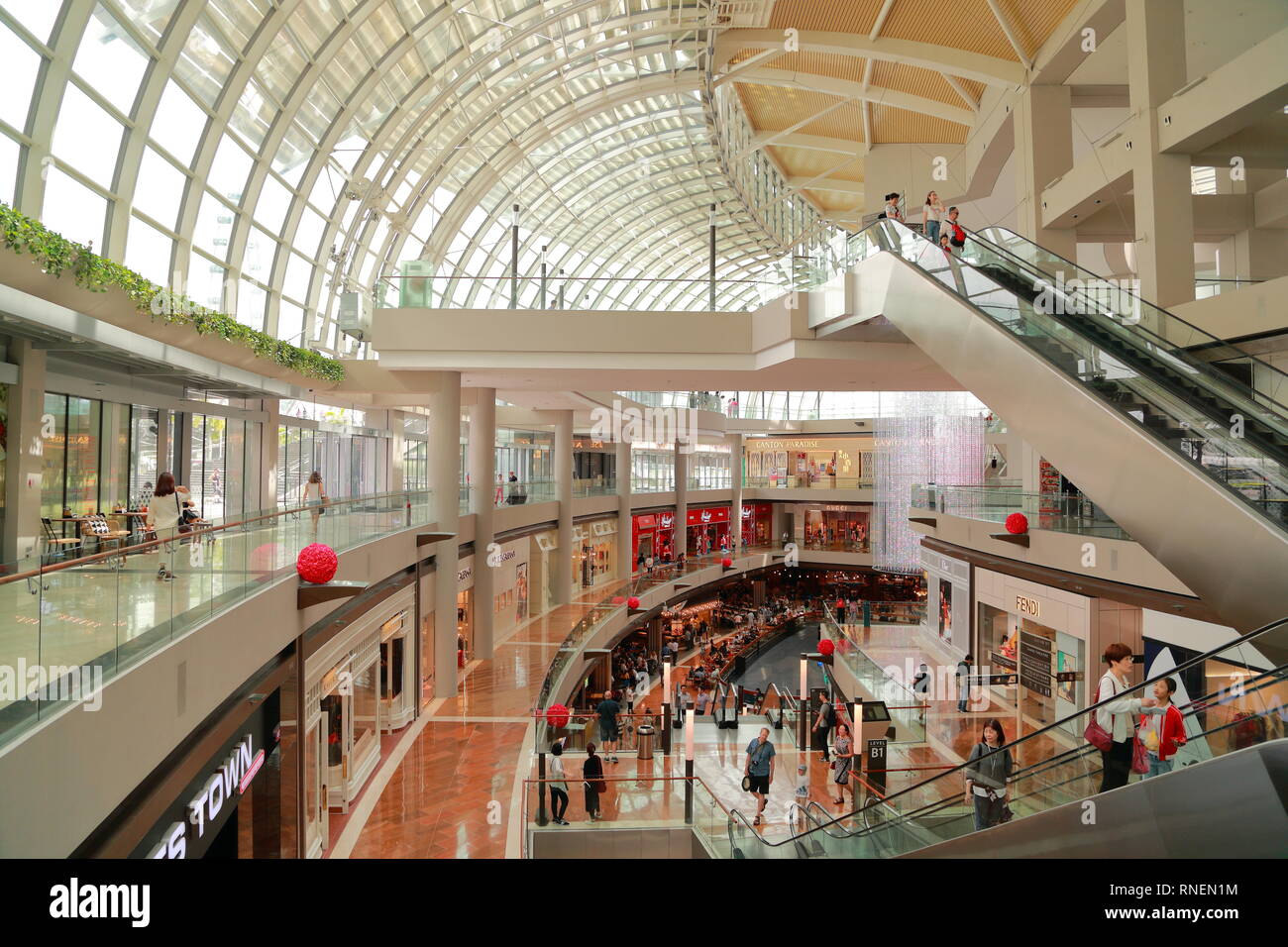 Shopping centre shoppes mall hi-res stock photography and images - Alamy