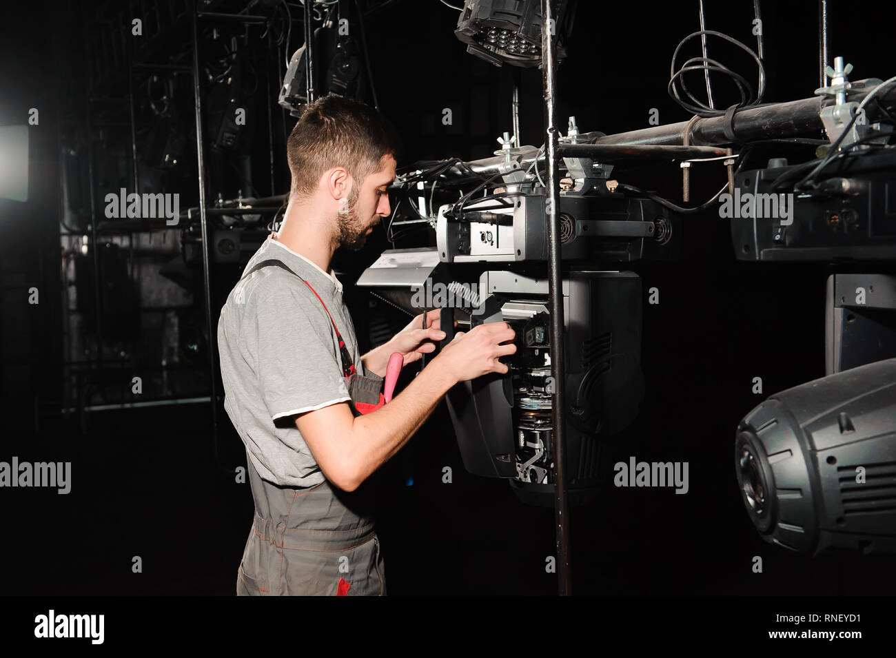 The lighting engineer adjusts the lights on the stage Stock Photo Alamy