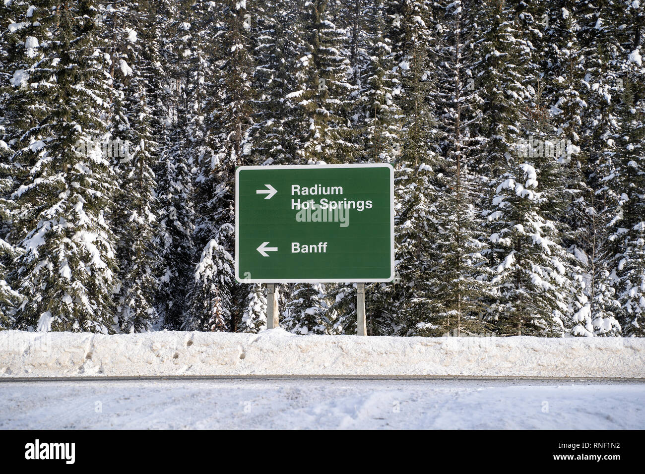 Directional road sign along Highway 93 (Banff-Windemere Highway) shows which way to Banff and Radium Hot Springs for drivers Stock Photo