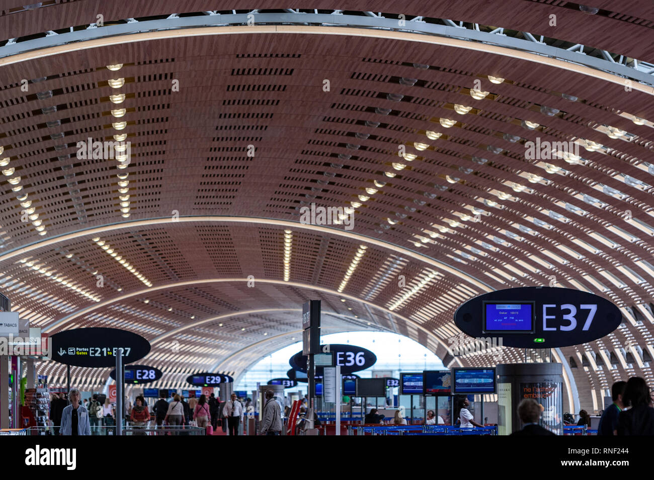 Terminal 2e hi-res stock photography and images - Alamy