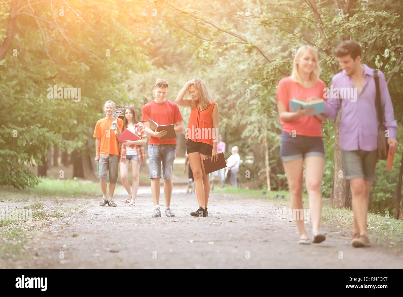 College students on spring break hi-res stock photography and images ...