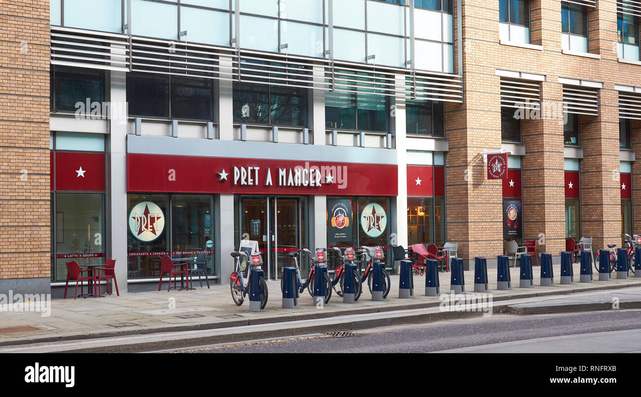 LONDON CITY PRET A MANGER AND A ROW OF SANTANDER BANK BICYCLES FOR HIRE Stock Photo