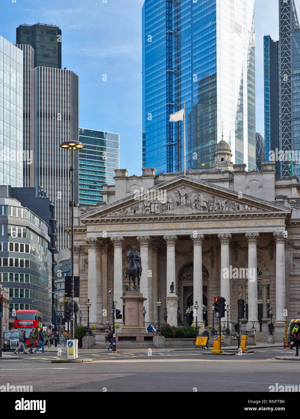 LONDON THE CITY OF LONDON ROYAL EXCHANGE AND EQUESTRIAN STATUE OF THE DUKE OF WELLINGTON Stock Photo