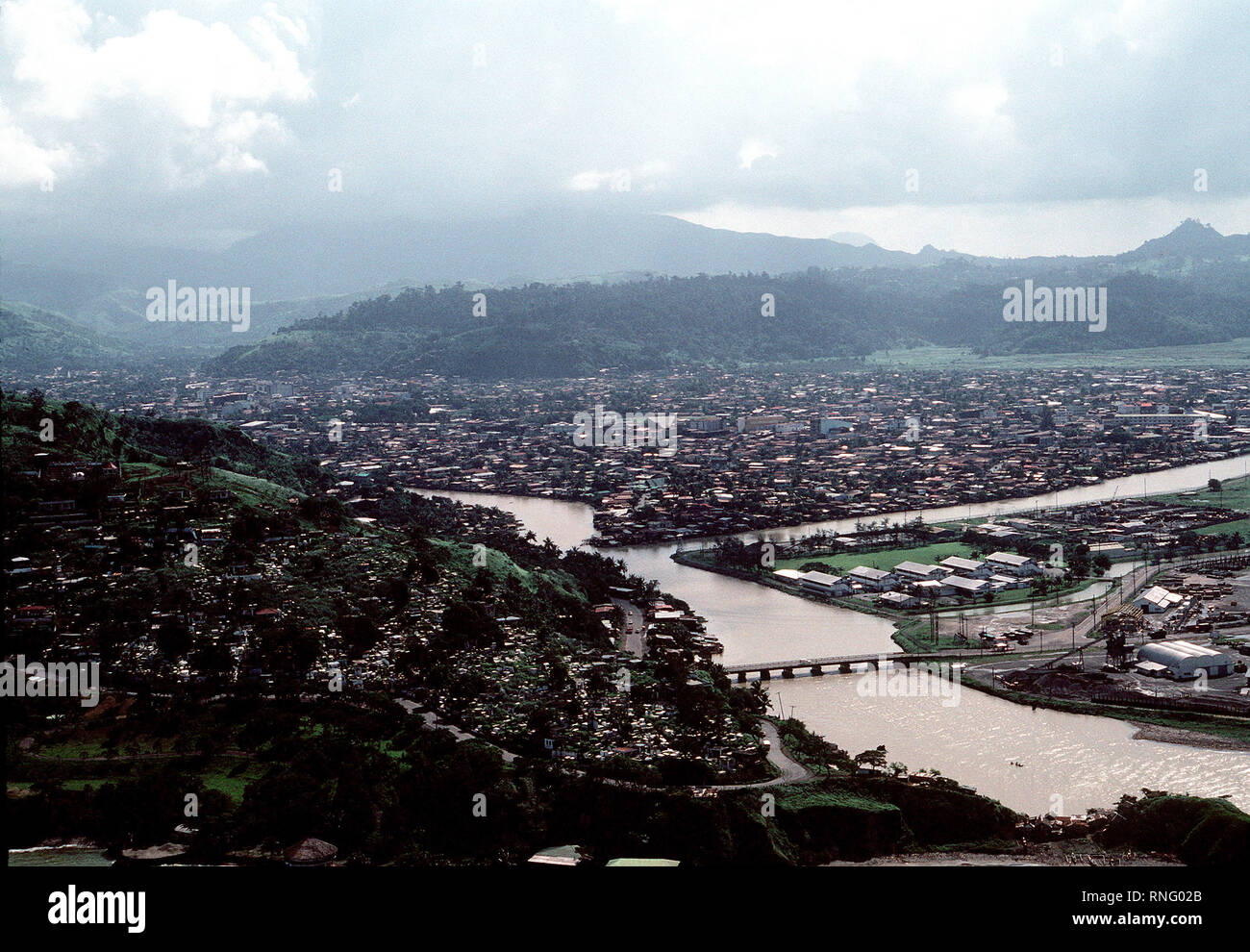 1981 - An aerial view of the city of Olongapo with the bridge leading to the U.S.  Naval Base, Subic  Bay, which is partially visible at bottom right. Stock Photo