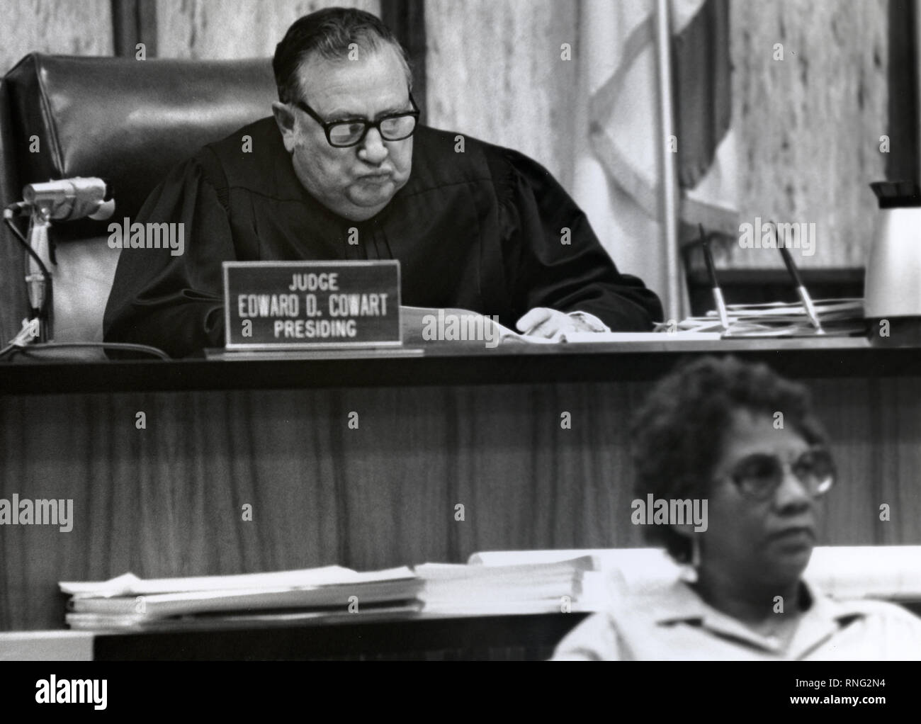 Judge Edward Cowart presides over the Ted Bundy Murder Trial - Miami - Ted Bundy with defense attorney Margaret Good at the defense table. Theodore Robert Bundy was an American serial killer, kidnapper, rapist, burglar, and necrophile who assaulted and murdered numerous young women and girls during the 1970s and possibly earlier. After more than a decade of denials, he confessed to 30 homicides that he committed in seven states between 1974 and 1978. Stock Photo
