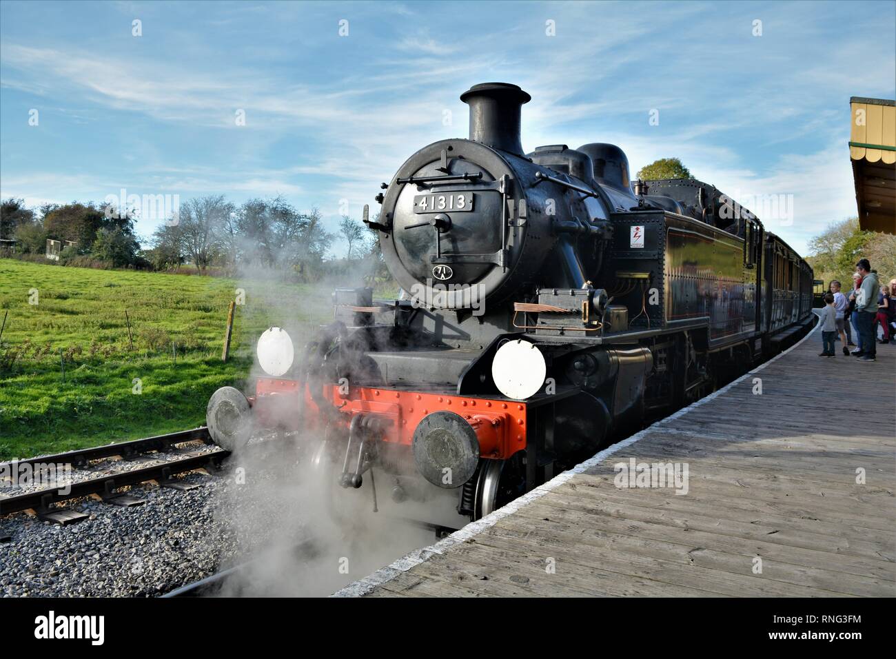 Isle of wight steam train 41313at the platform Stock Photo - Alamy