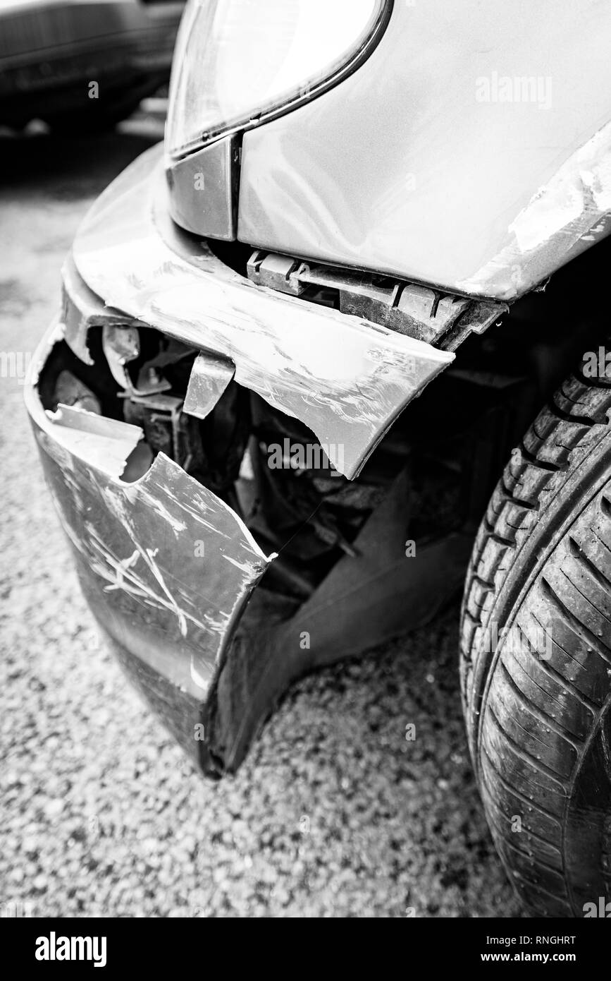 Damaged police car Black and White Stock Photos & Images Alamy
