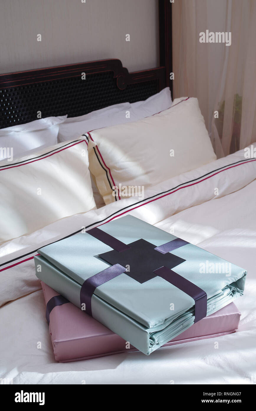 Bedding sheet hires stock photography and images Alamy