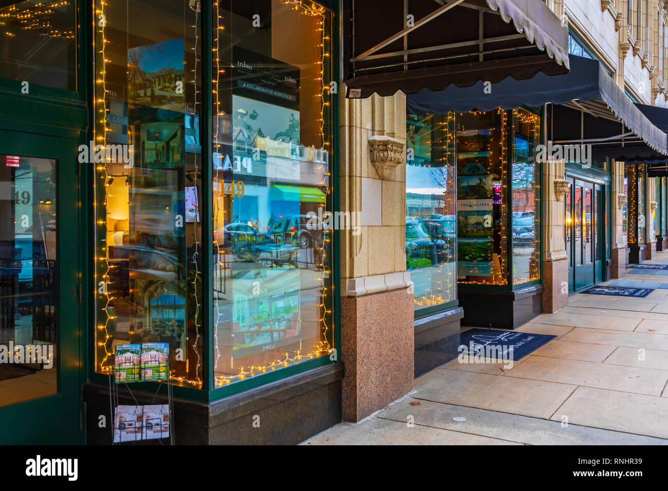 Storefront windows hires stock photography and images Alamy