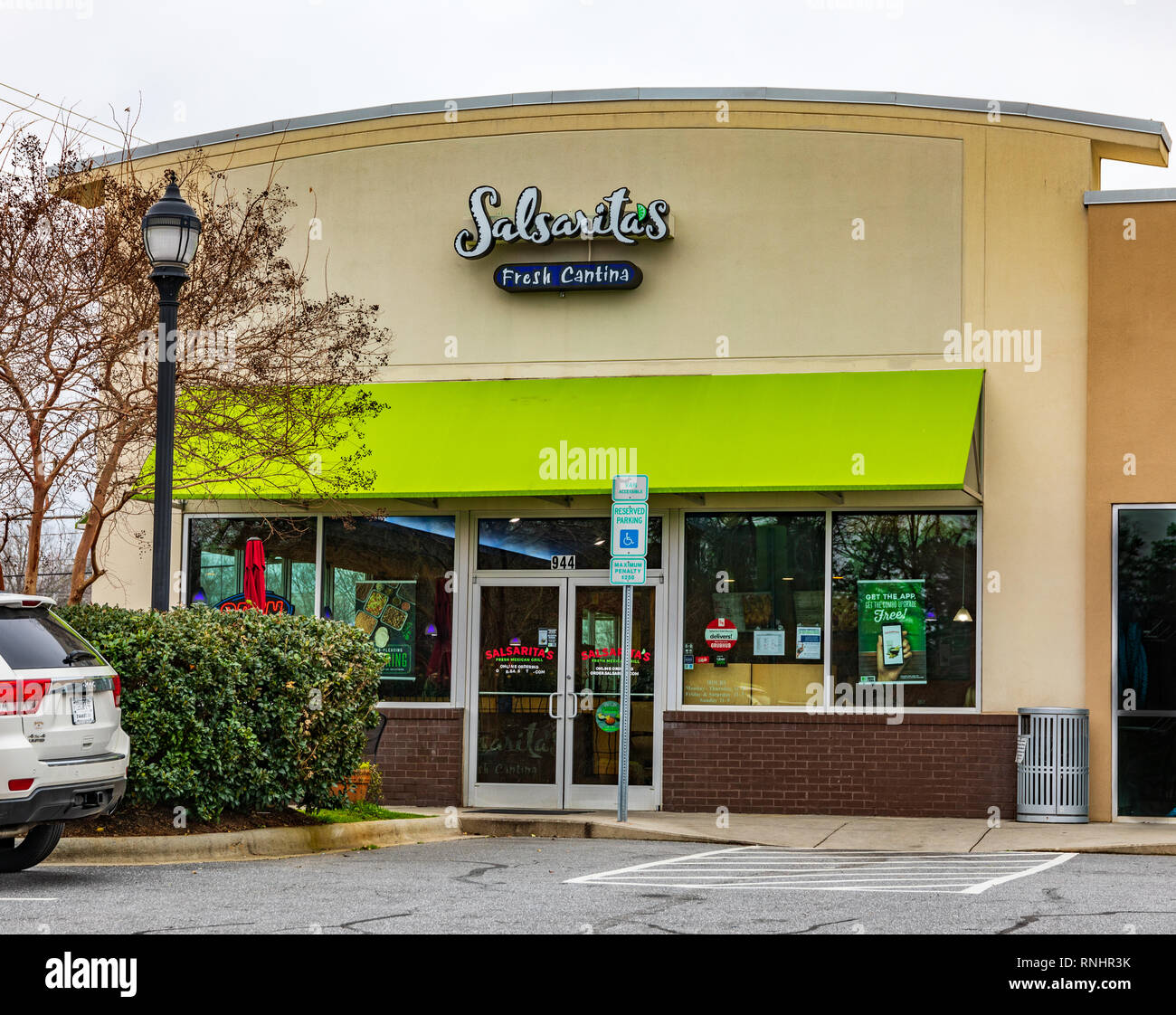 HICKORY, NC, USA-2/17/19: A local Salsarita's, a fast food casual Mexican  restaurant chain Stock Photo - Alamy