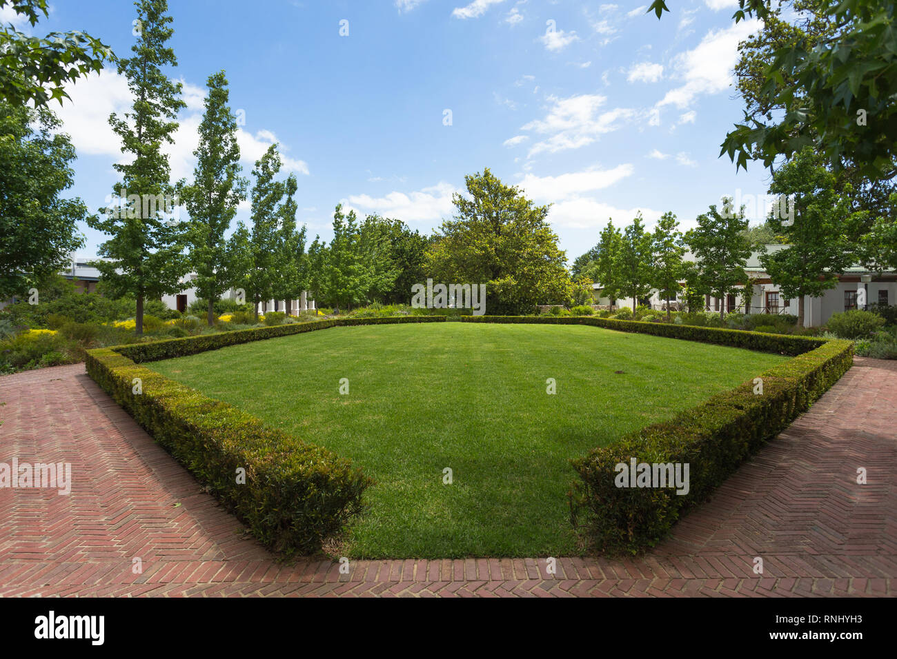 Lawn area hi res stock photography and images Alamy