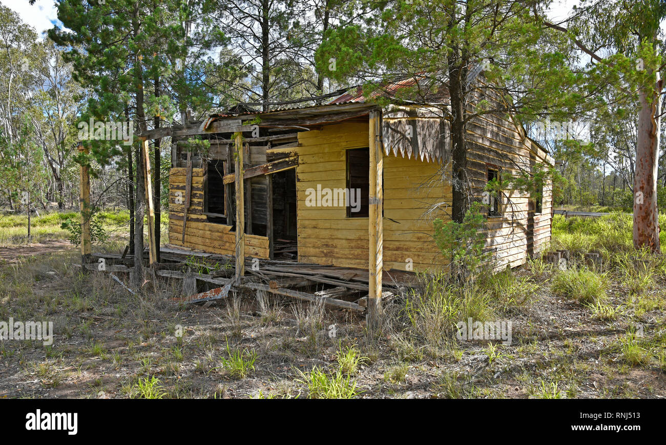 derelict abandoned cottage outside Miles in southern queensland in australia Stock Photo
