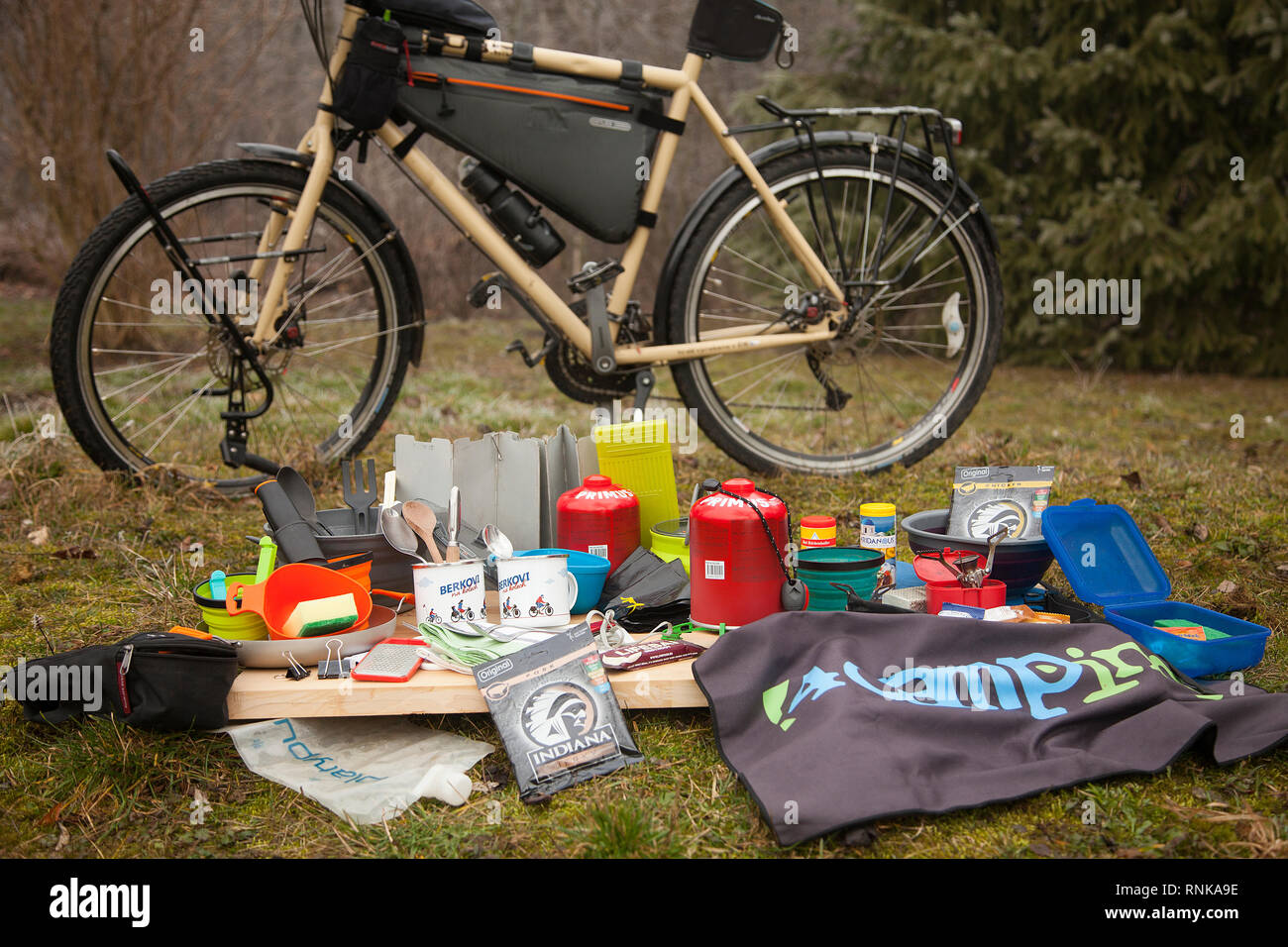 packing panniers for bicycle touring