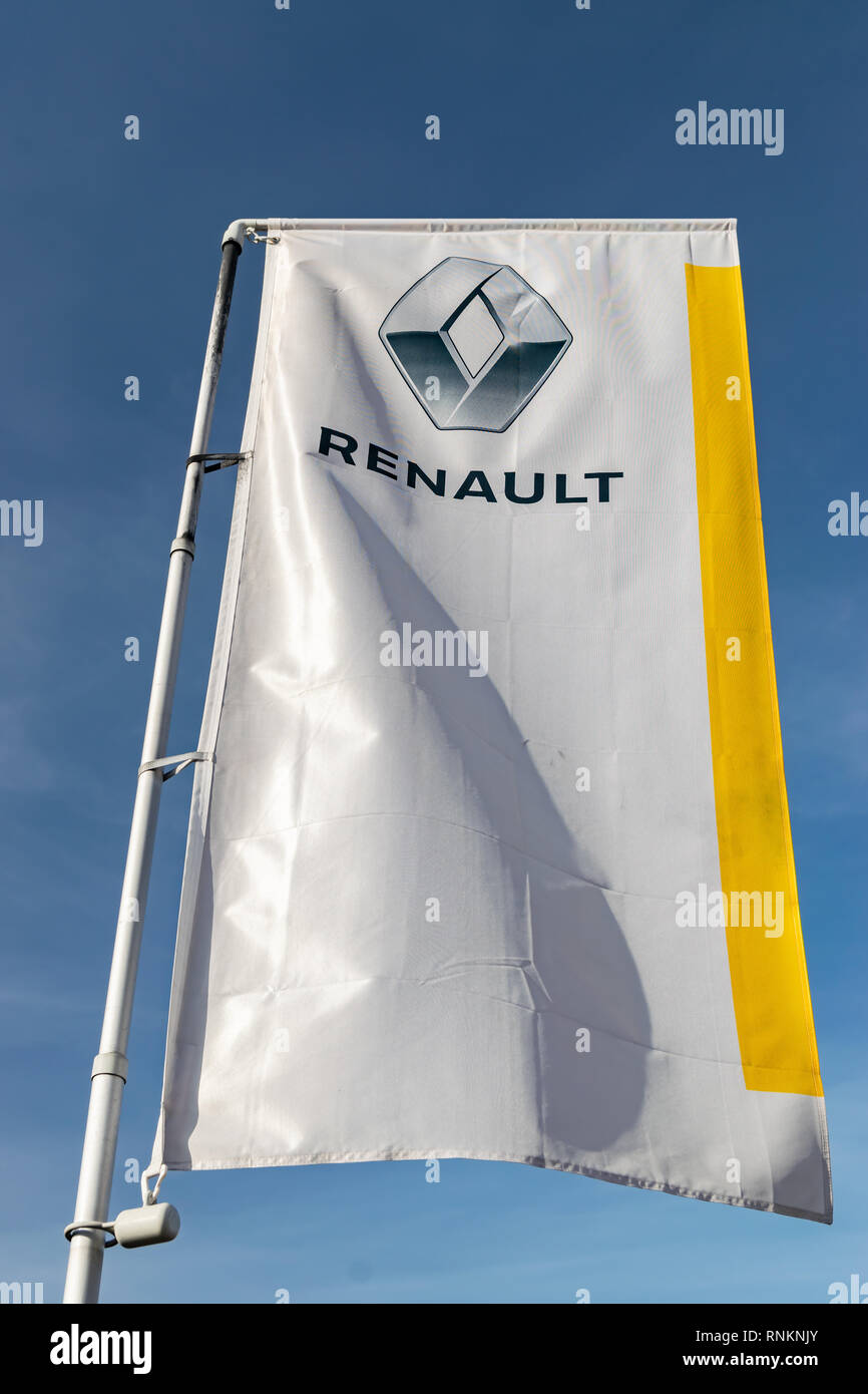 Renault logo symbol icon flag Imágenes recortadas de stock - Alamy