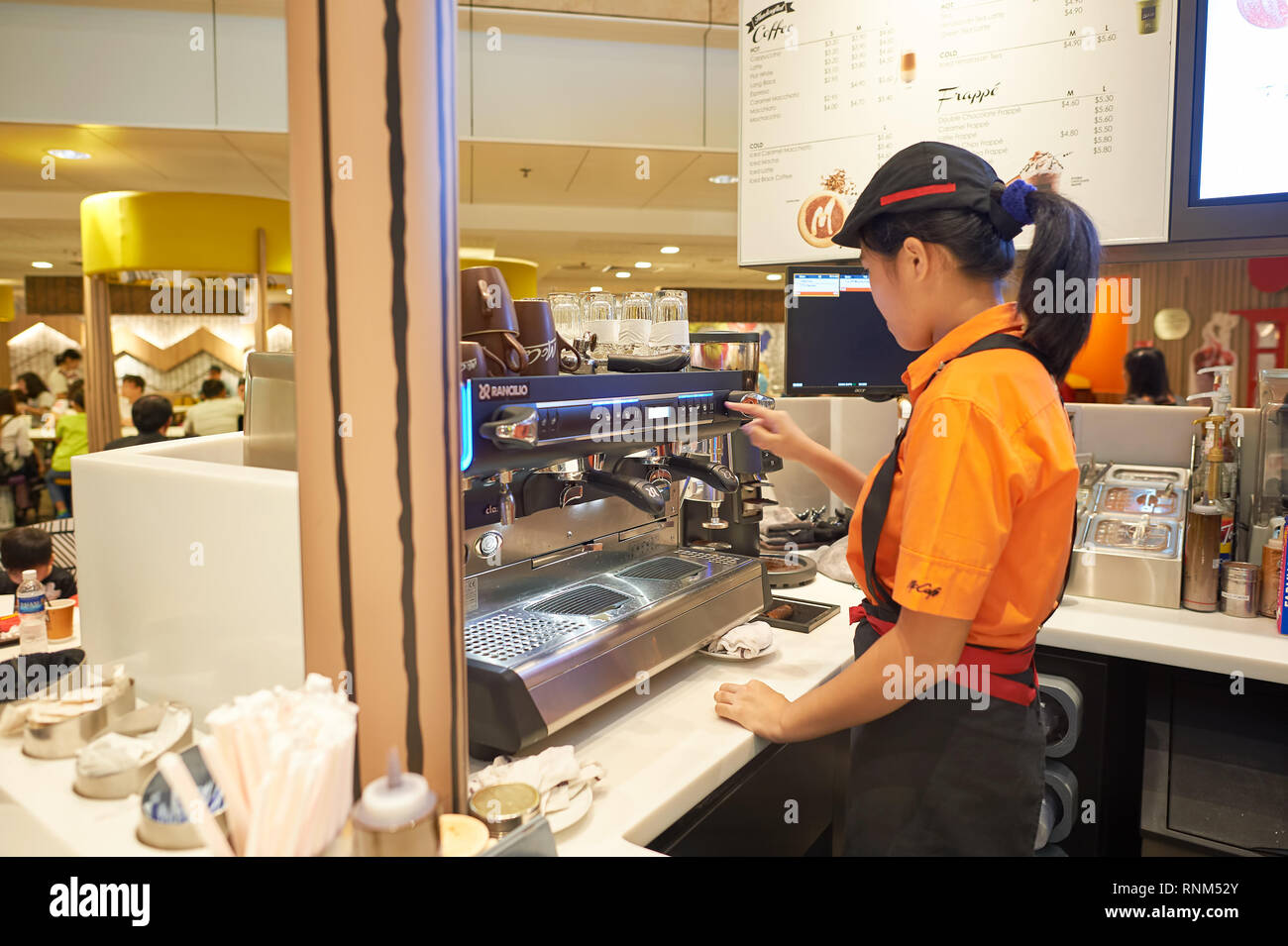 SINGAPORE - CIRCA NOVEMBER, 2015: barista in McCafe at Singapore Changi  Airport. McCafe is a coffee-house-style food and drink chain, owned by  McDonal Stock Photo - Alamy
