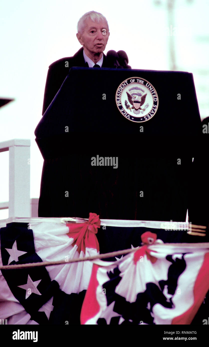 Admiral rickover speaking hires stock photography and images Alamy